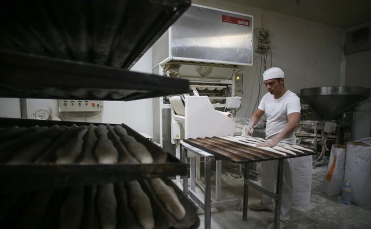 Las panaderías paran 15 minutos para protestar por el alza de los costes