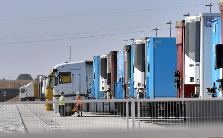 Más leña al fuego de la crisis del transporte: faltan conductores... y ahora también camiones