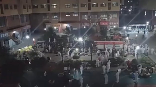 Los operarios saltaron vallas o huyeron en tromba rebasando los controles de seguridad