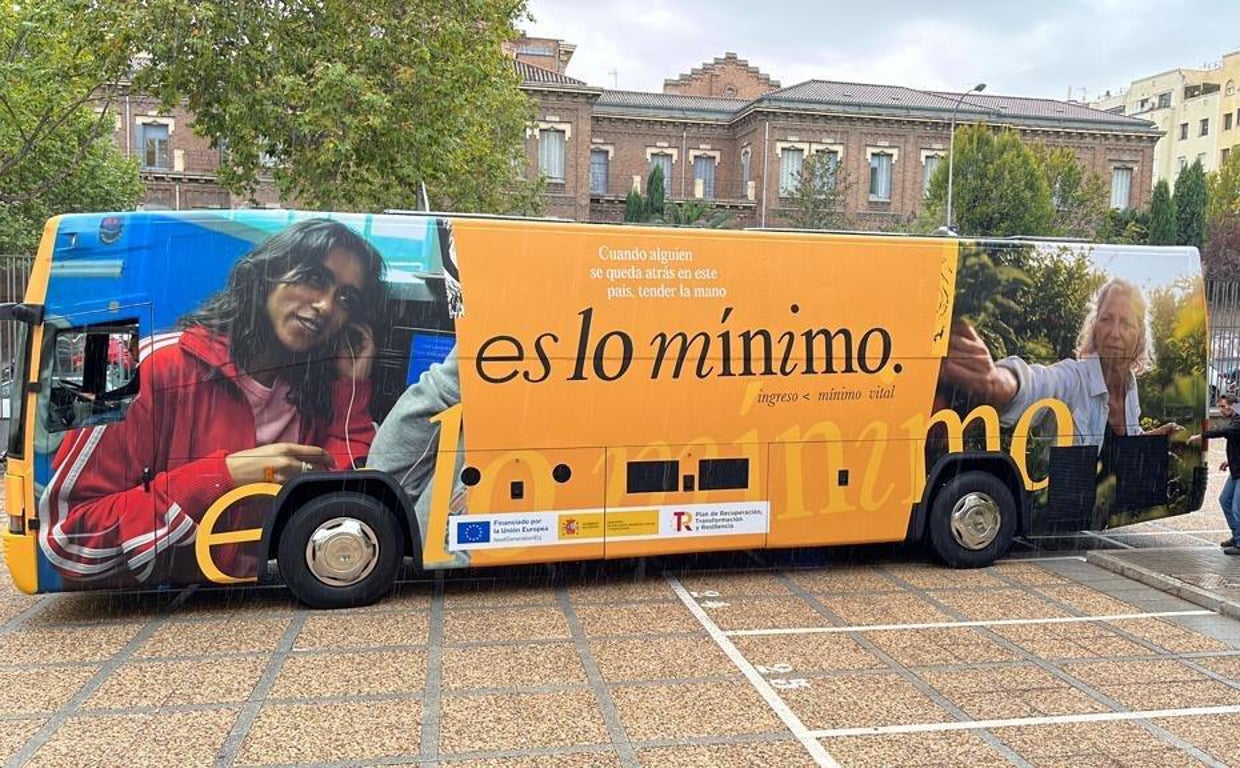 Autobús publicitario del Ingreso Mínimo Vital