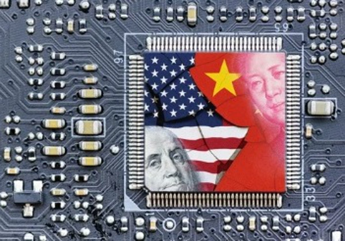 Bandera De Estados Unidos Y China En La Cpu De La Computadora. Crisis De  Guerra De Chips, Fábrica Mundial De Tecnología De Semiconductores Que Lucha  Contra La Batalla De Suministro Por La