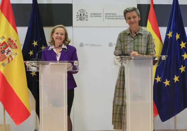 Bruselas avisa a Calviño de que vigila las reformas ligadas a los fondos