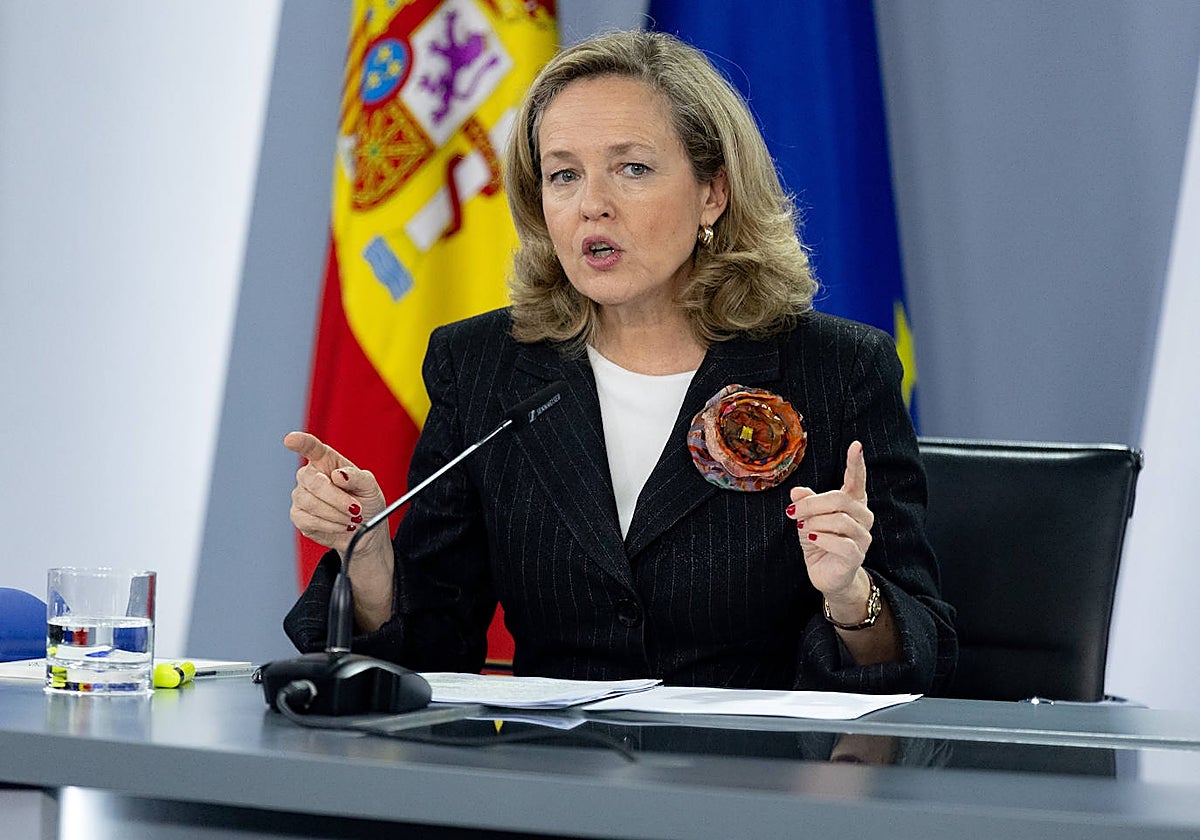 La vicepresidenta económica, Nadia Calviño, tras el Consejo de Ministros