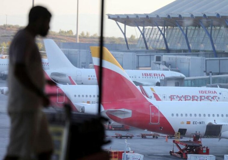 Iberia pacta con sus tripulantes de cabina una subida de sueldo del 10% a partir de 2023