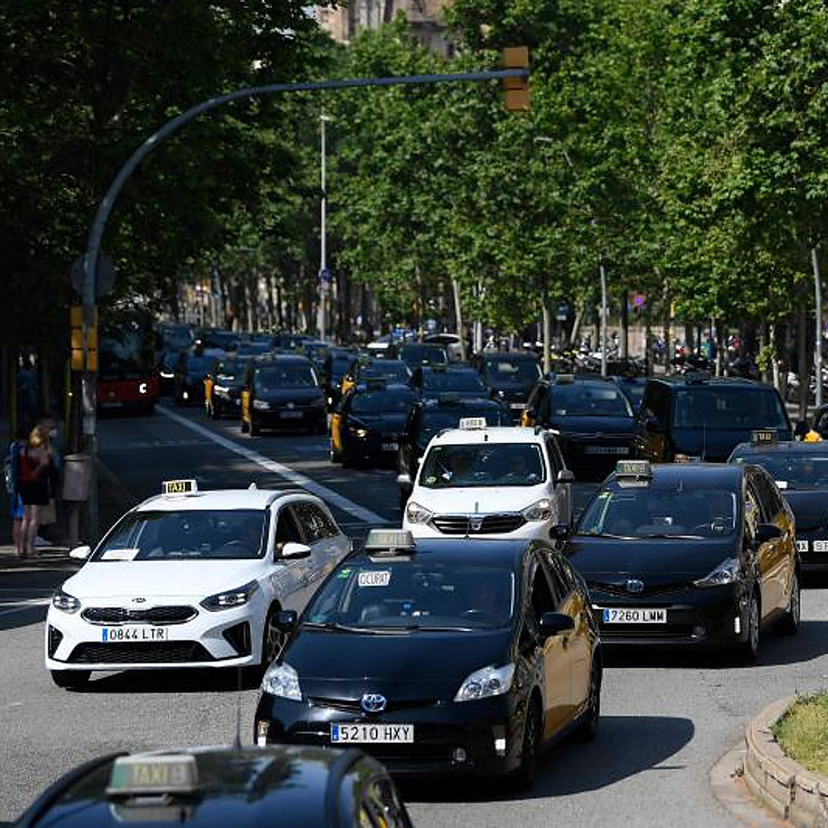 La Justicia europea cuestiona las limitaciones de Colau a Uber y Cabify