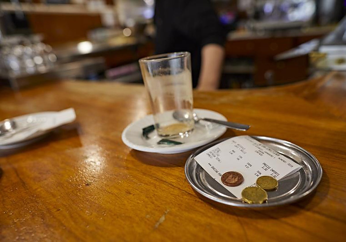 Propinas en España: ¿solo un tema entre camarero y cliente?