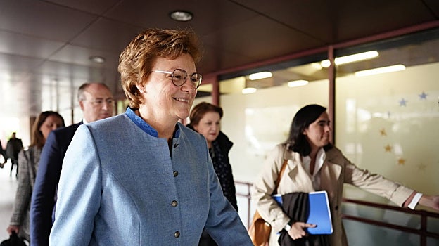 Monika Hohlmeier, jefa de la misión del Parlamento Europeo, a su llegada a la sede de la Eurocámara en Madrid
