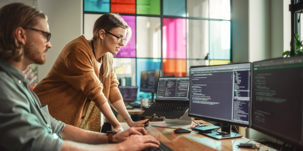 Estos son los sectores que buscan trabajadores en España y no los encuentran: más de 200.000 vacantes