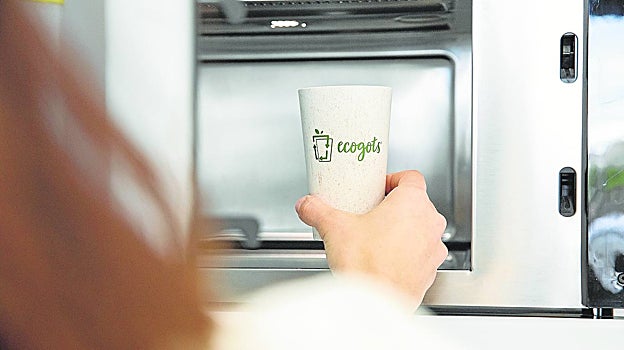 La empresa que fabrica vasos sostenibles con cáscara de arroz