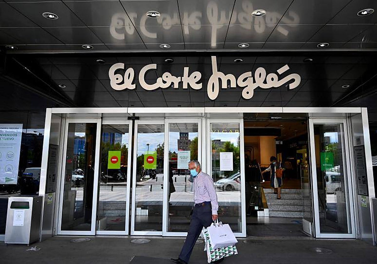 El Corte Inglés trasladará empleados de los servicios centrales a tiendas