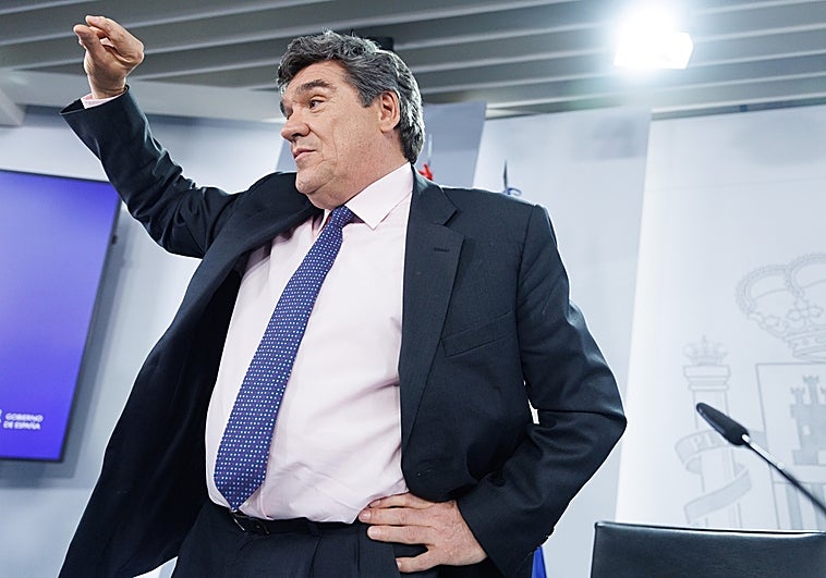 Escrivá endurece la cuota de solidaridad para pagar pensiones a sueldos a partir de 90.000 euros: será el 7% de la nómina