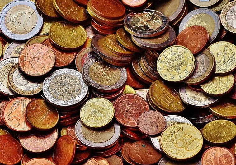 La policía advierte: cuidado con las monedas que recibes cuando te dan el cambio
