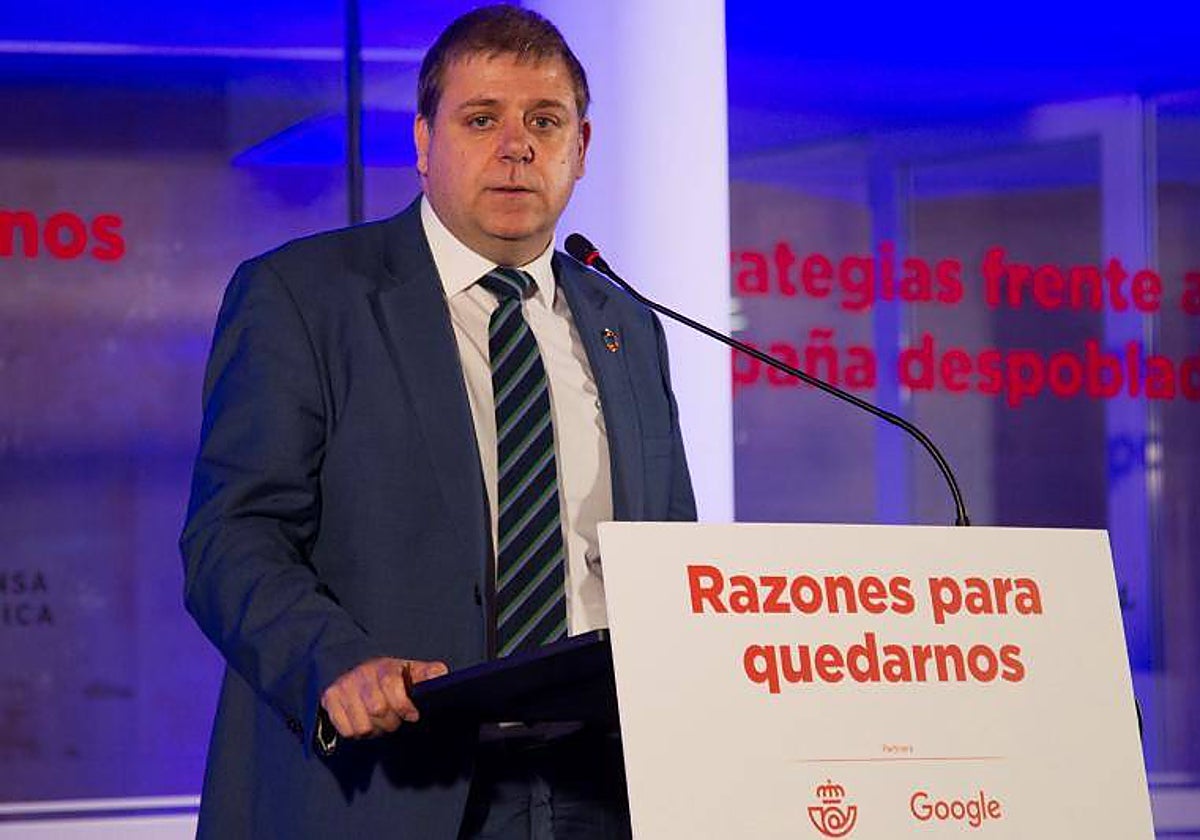 El presidente de Correos, Juan Manuel Serrano