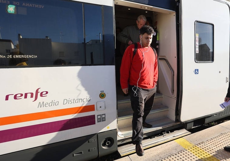 Nuevo abono gratuito de Renfe para viajar hasta septiembre: cómo conseguirlo y qué debes tener en cuenta