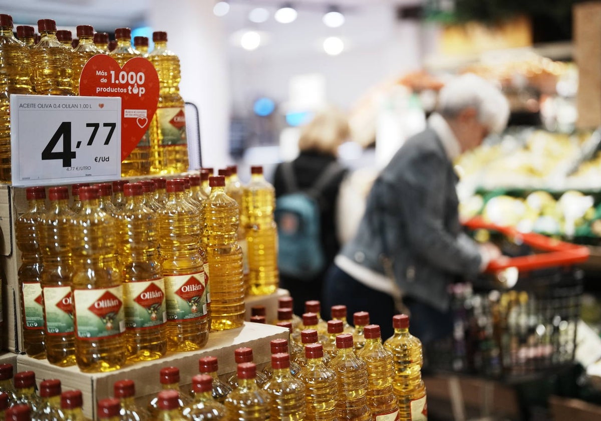 El interior de un supermercado Eroski