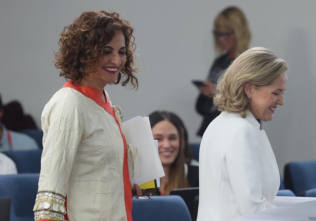 La vicepresidenta Nadia Calviño y la ministra de Hacienda, María Jesús Montero