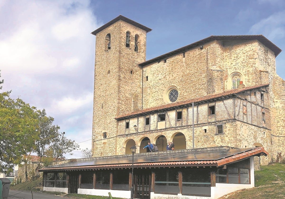 La infraestructura del concejo del Castillo, en Álava, que genera energía para 17 viviendas y la iglesia