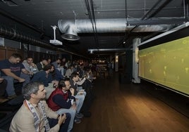 La startup que lleva la emoción del estadio al bar