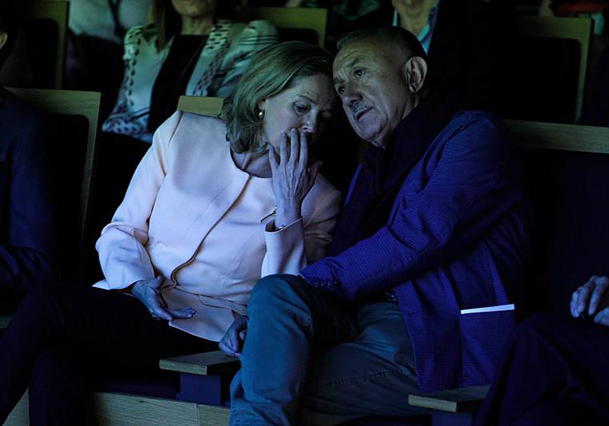 La ministra Calviño, con el líder de la UGT, Pepe Álvarez