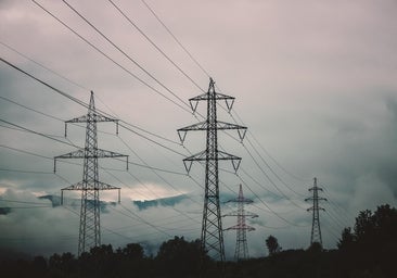 Casi 1,4 millones de clientes con tarifa regulada de la luz se pasaron al mercado libre en 2022