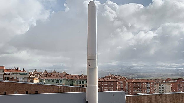 Prototipo de los aerogeneradores sin aspas de la empresa abulense Vortex Bladeless. Se trata de dispositivos que oscilan con el viento y generan electricidad