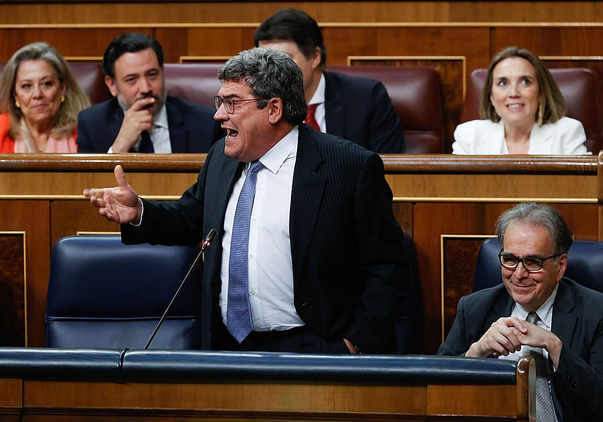 José Luis Escrivá, ministro de Seguridad Social, en el Congreso de los Diputados