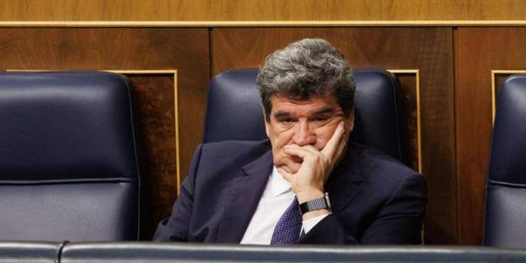 Escrivá y los sindicatos acercan posturas para evitar la huelga en la Seguridad Social