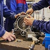 Las crisis empujan a los jóvenes a opositar: «Han aprendido que en la Administración hay menos riesgos»