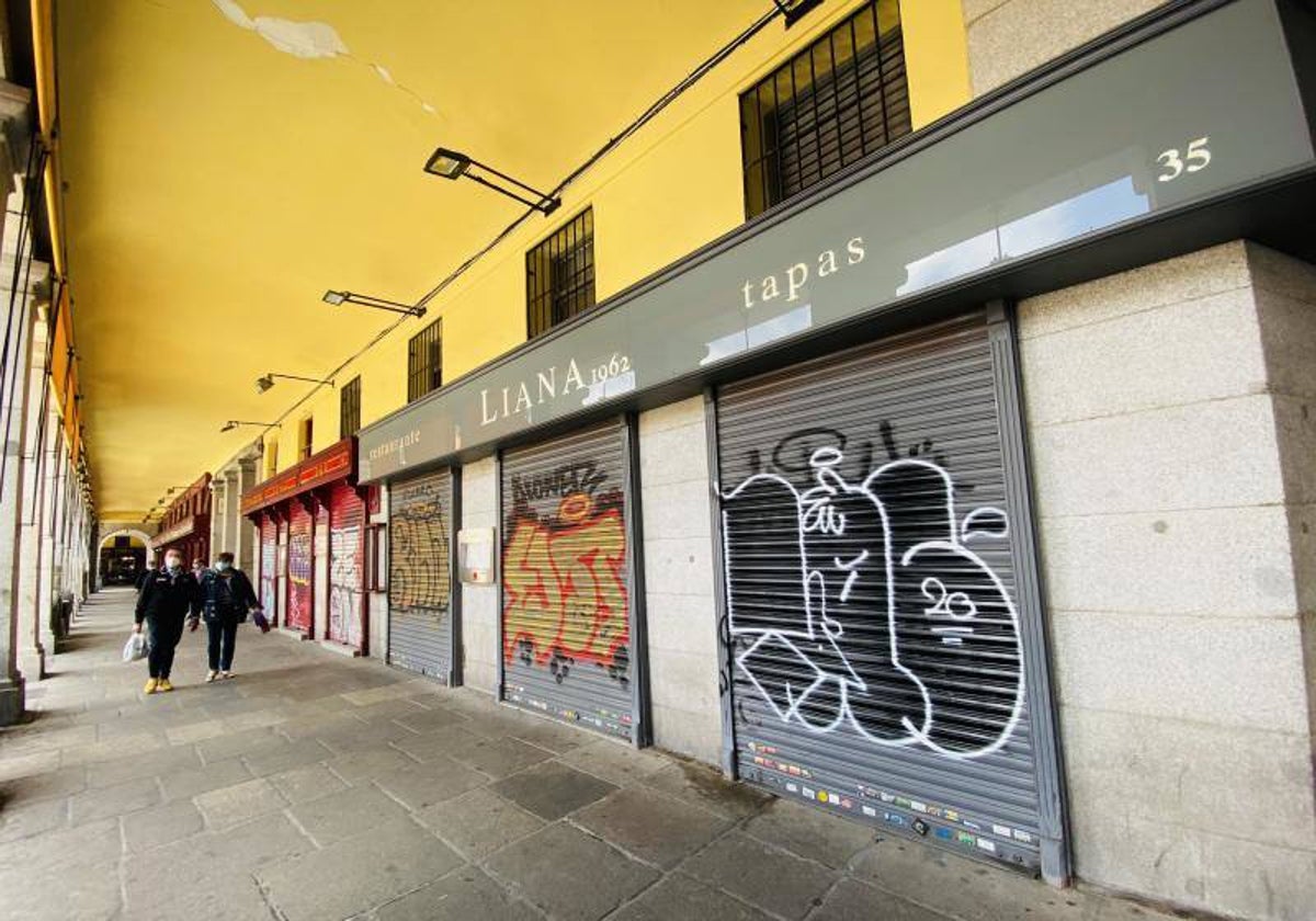 Locales cerrados en la Plaza Mayor durante la pandemia