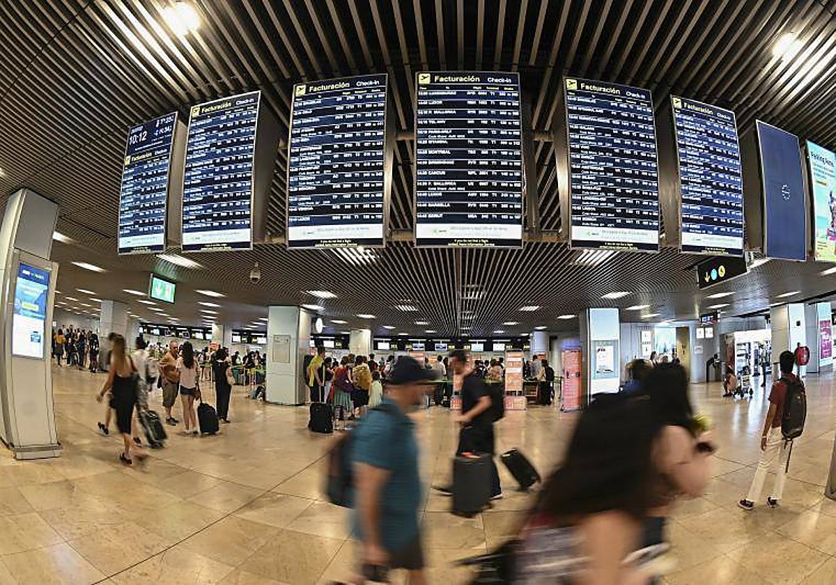 Consumo investiga a siete aerolíneas de bajo coste por el cobro del equipaje de mano