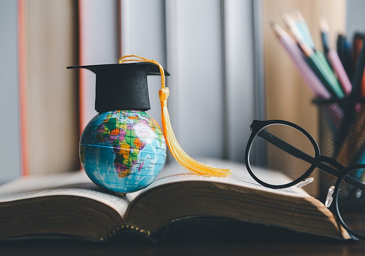 Existen varios programas que persiguen contribuir a mejorar la formación de las personas con liderazgo y espíritu emprendedor