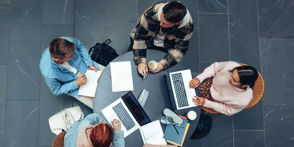 Más de la mitad de los universitarios no llegan a los 1.000 euros su primer sueldo