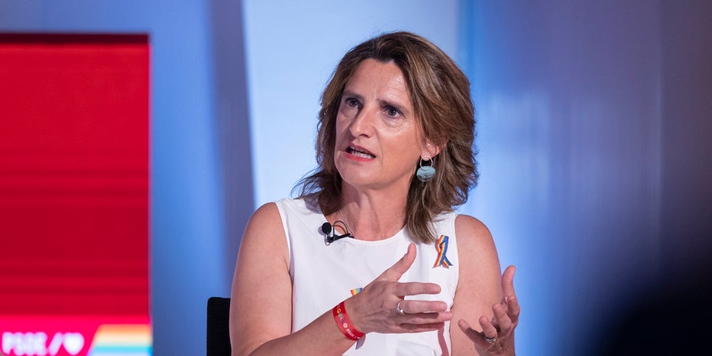 El nuevo bono social energético para familias numerosas ligado a la renta sigue en un cajón de Teresa Ribera