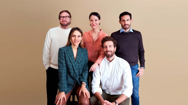 Gemma Comabella Noguero, cofundadora y CEO de Cocoli, junto a parte del equipo