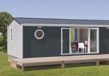 Así es la casa prefabricada con terraza y pérgola que vale menos de 10.000 euros