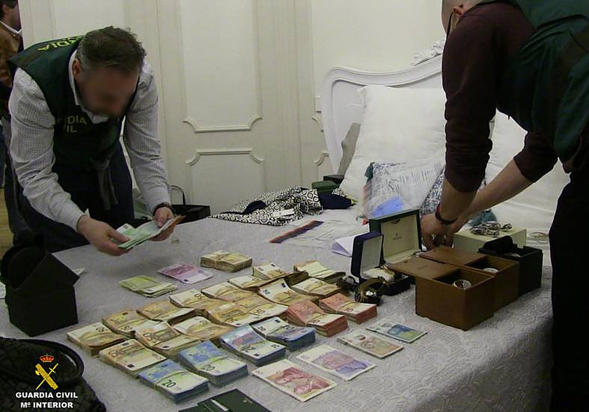 Dinero intervenido en la operación Drake, uno de los mayores fraudes del IVA