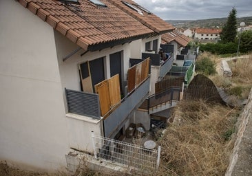 Un muro de papeleo y gastos para recuperar las viviendas okupadas