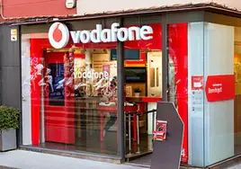 Vodafone España reduce la caída de sus ingresos hasta los 965 millones de euros, un 2,3% menos