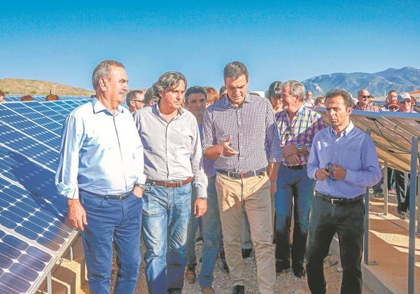 Las 65.000 familias afectadas por los recortes a las renovables acuden al Defensor del Pueblo