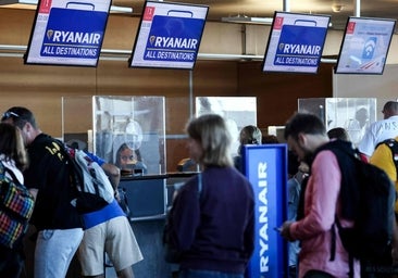Un juzgado de Santiago obliga a Ryanair a readmitir a una azafata despedida en la huelga de 2022