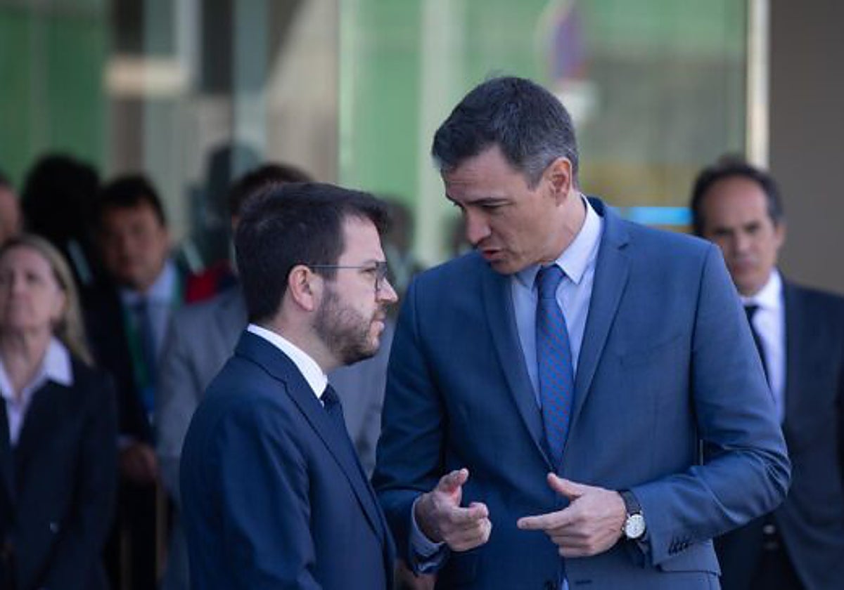 El presidente del Gobierno, Pedro Sánchez, y el presidente de la Generalitat, Pere Aragonés