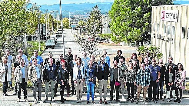 Una imagen de los empresarios que han impulsado una nueva comunidad energética en el polígono de Bufalvent