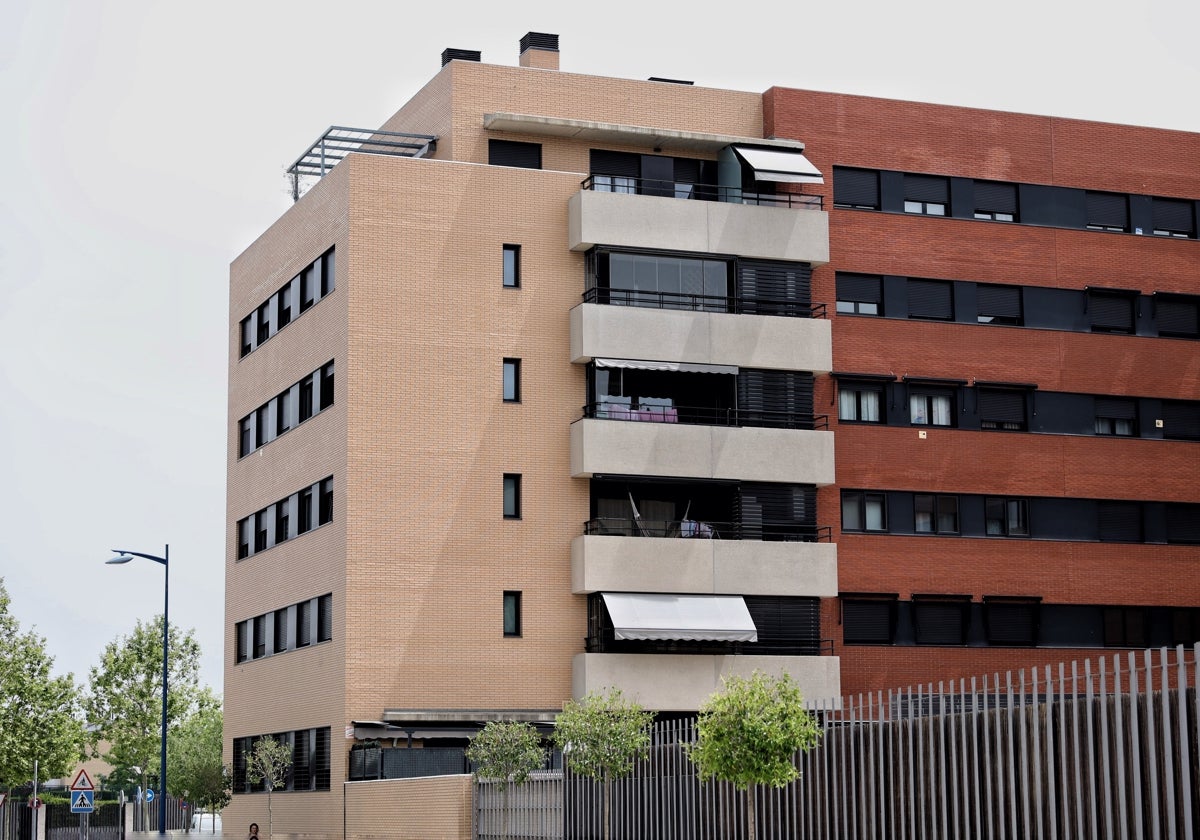 Fachadas de viviendas en un barrio residencial de Madrid