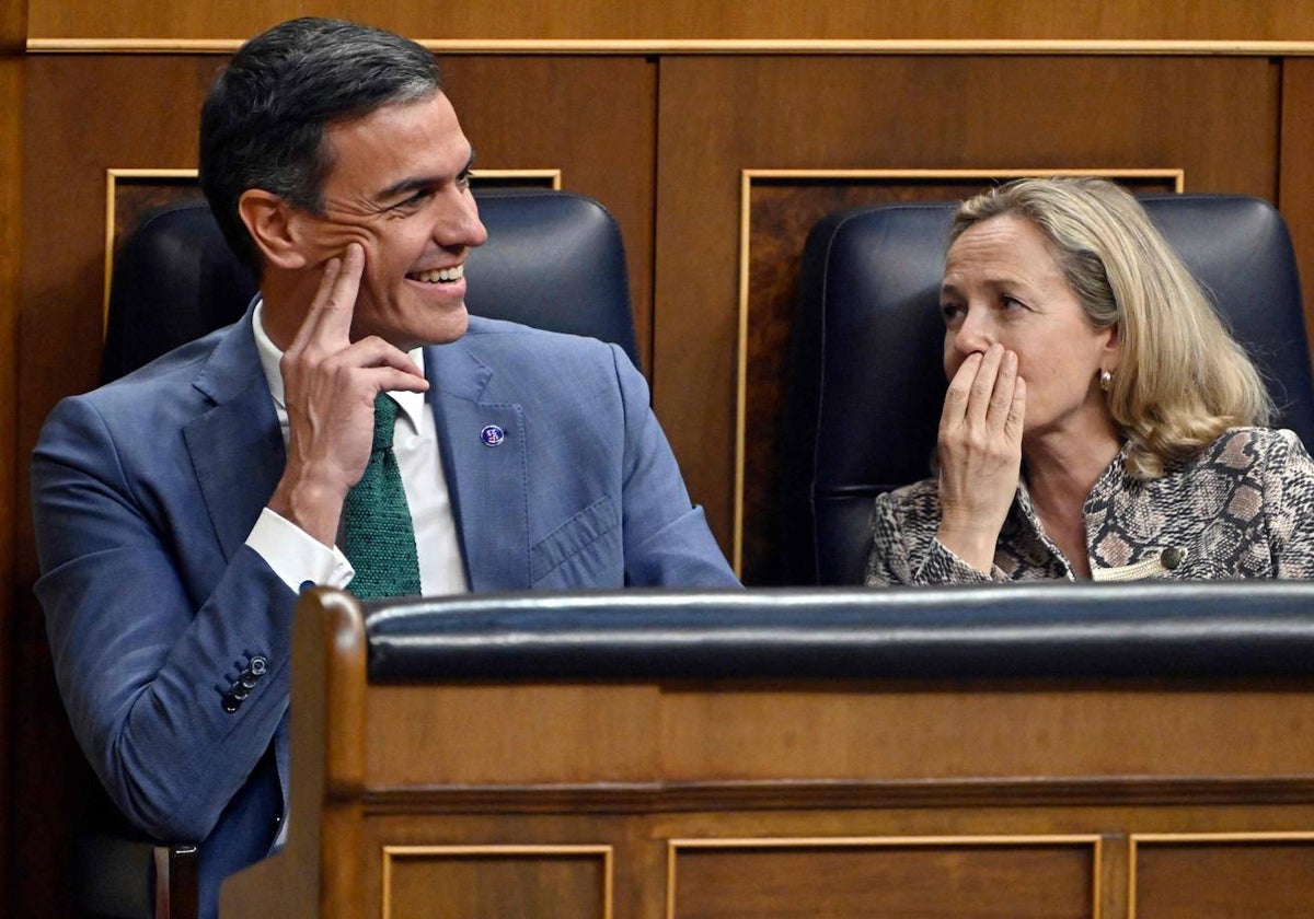 Pedro Sánchez, presidente del Gobierno, y Nadia Calviño, vicepresidenta económica