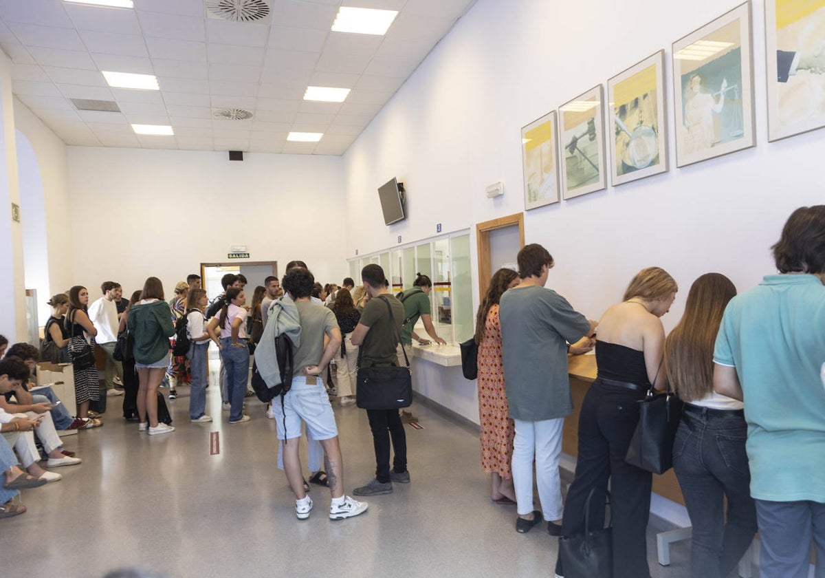 Estudiantes en la Facultad de Derecho