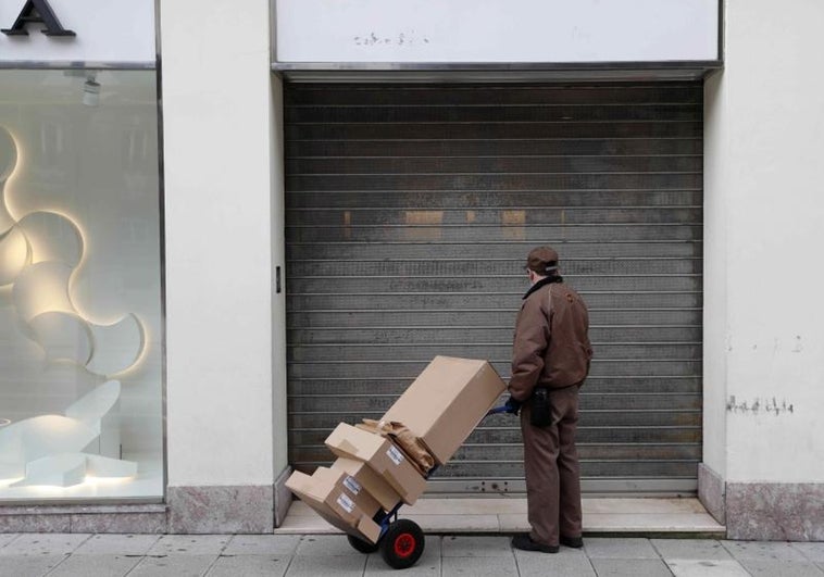 Comercio cerrado en el centro de Oviedo