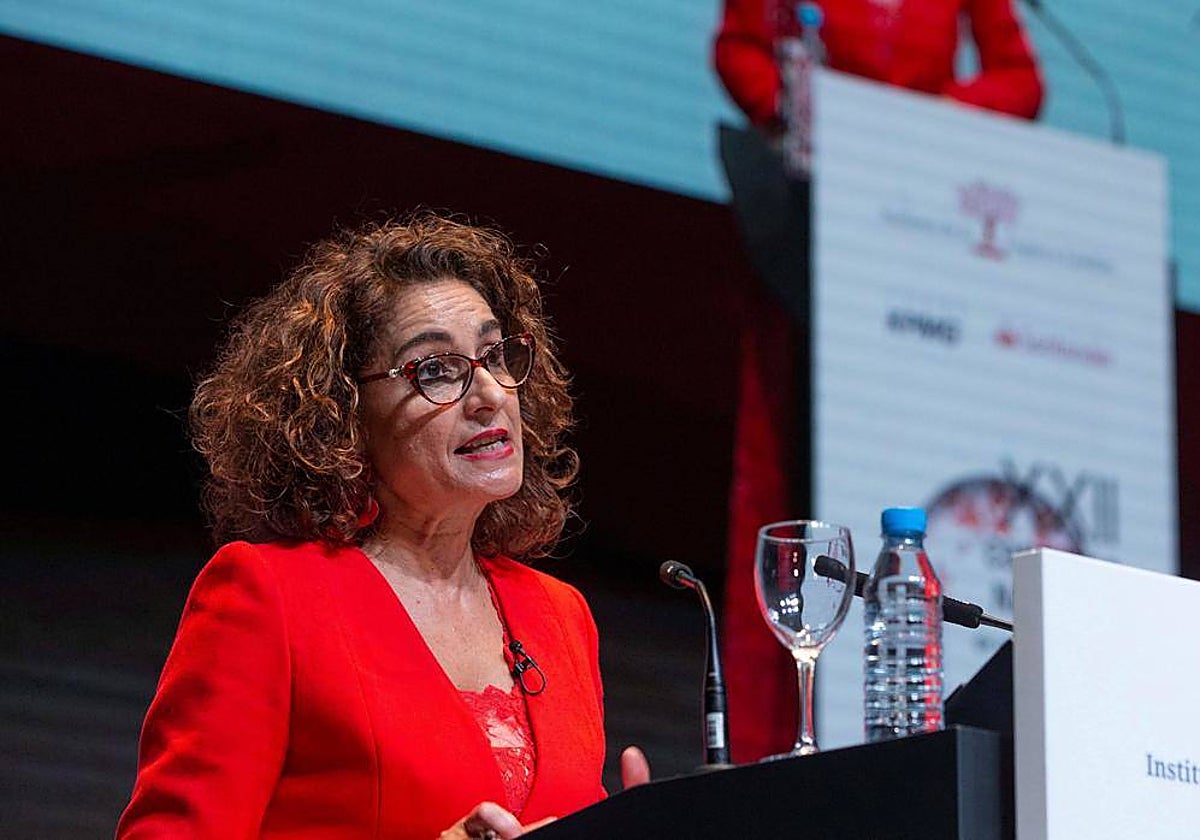 La ministra de Hacienda, María Jesús Montero, ante la Asamblea de la Empresa Familiar