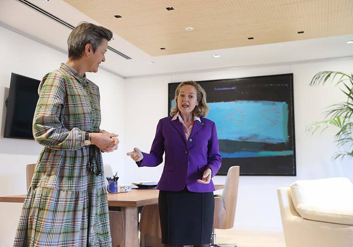 La vicepresidenta en funciones Nadia Calviño en una reunión con la vicepresidenta de la Comisión Europea y Comisaria Europea de la Competencia, Margrethe Vestager