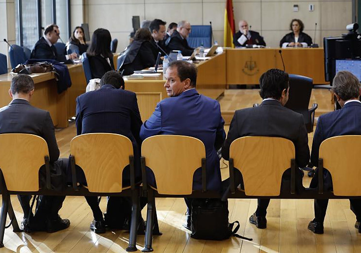 Primera sesión del juicio, con los acusados en primer término