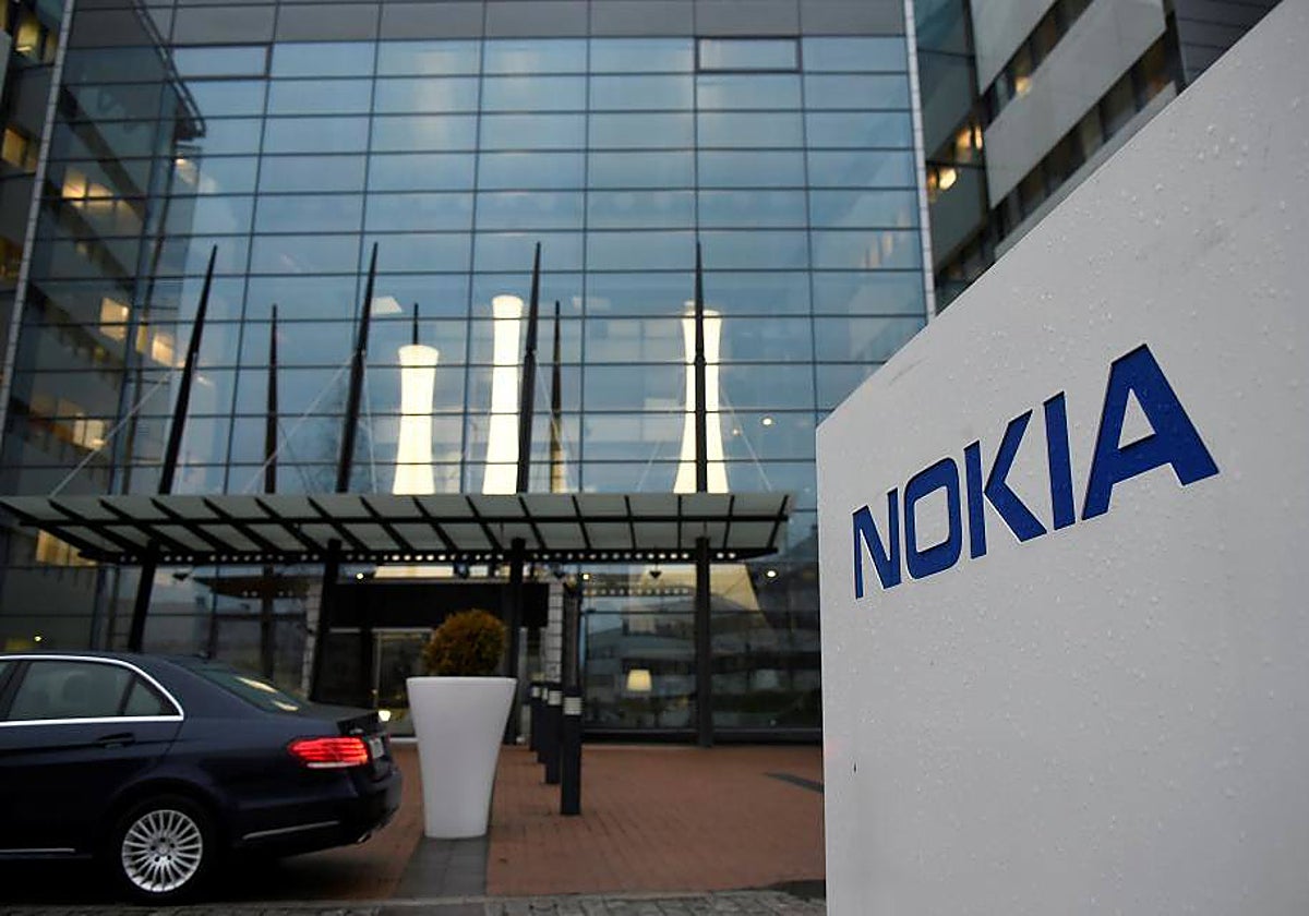 Detalle del logo de la compañía finlandesa de telefonía móvil Nokia